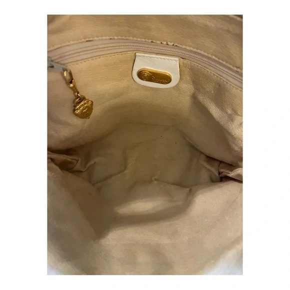 Authenticated Off White Crossbody GG Supreme Canvas Gucci Bag - Picture 9 of 16